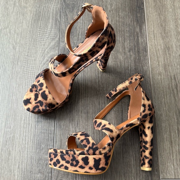 amoji Shoes - Women's Block Heels 4 Inch Platform Heels NIB